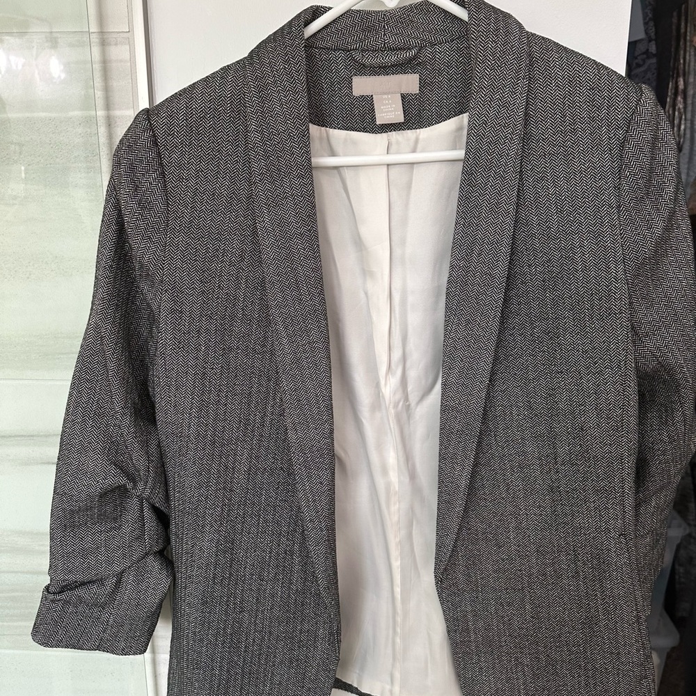 H&M blazer. Size 6. No flaws. Gray/black color.